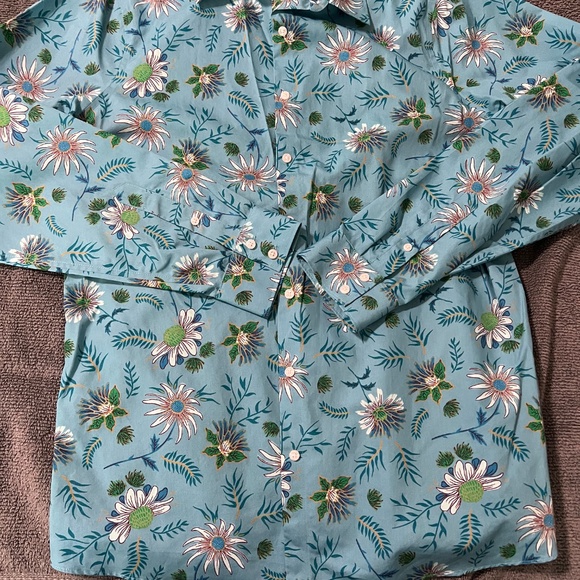 3 button down blouses - Picture 9 of 11